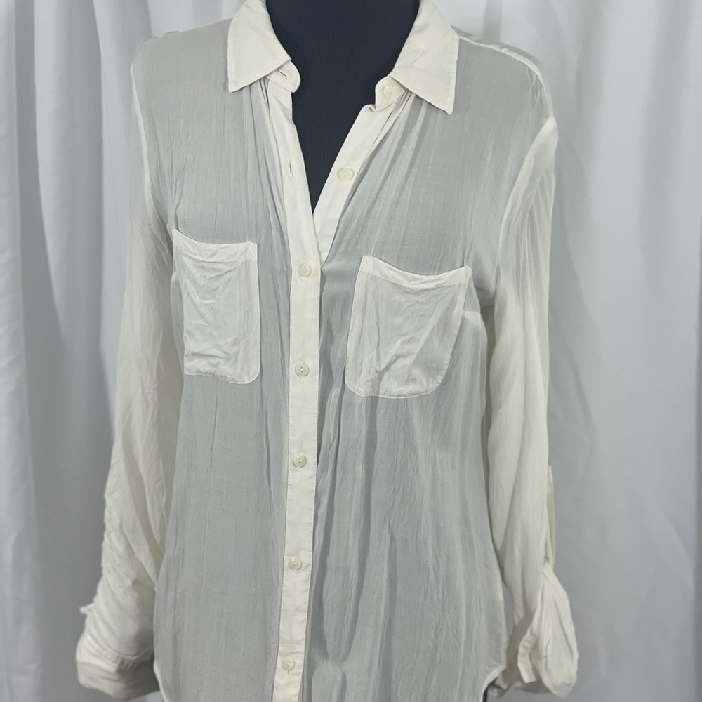 A.n.a. Ivory adjustable sleeve button up top med